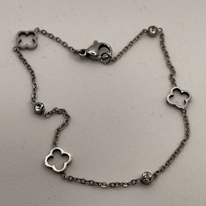 Silver tone Flower Bracelet